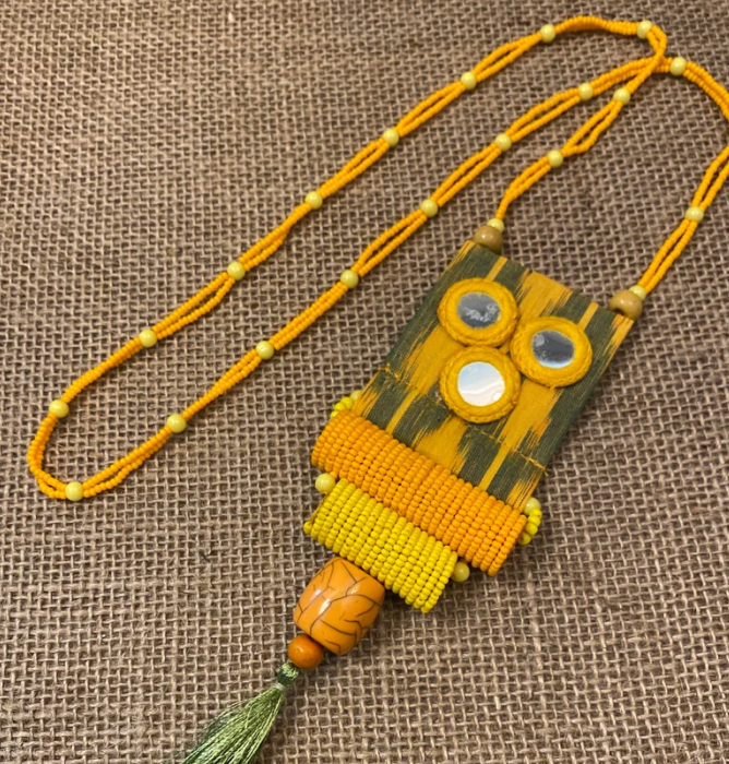 long-necklace-with-beaded-pendant