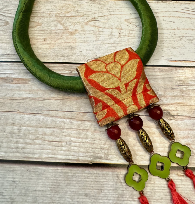 single-strand-tassel-pendant-designer-necklace